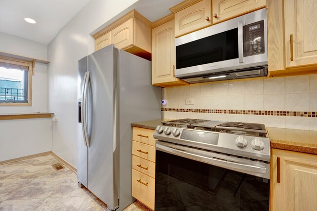 Building Photo - 711 S Ashland Ave