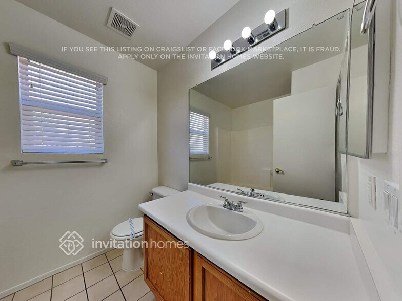 Building Photo - 3909 N 103rd Dr