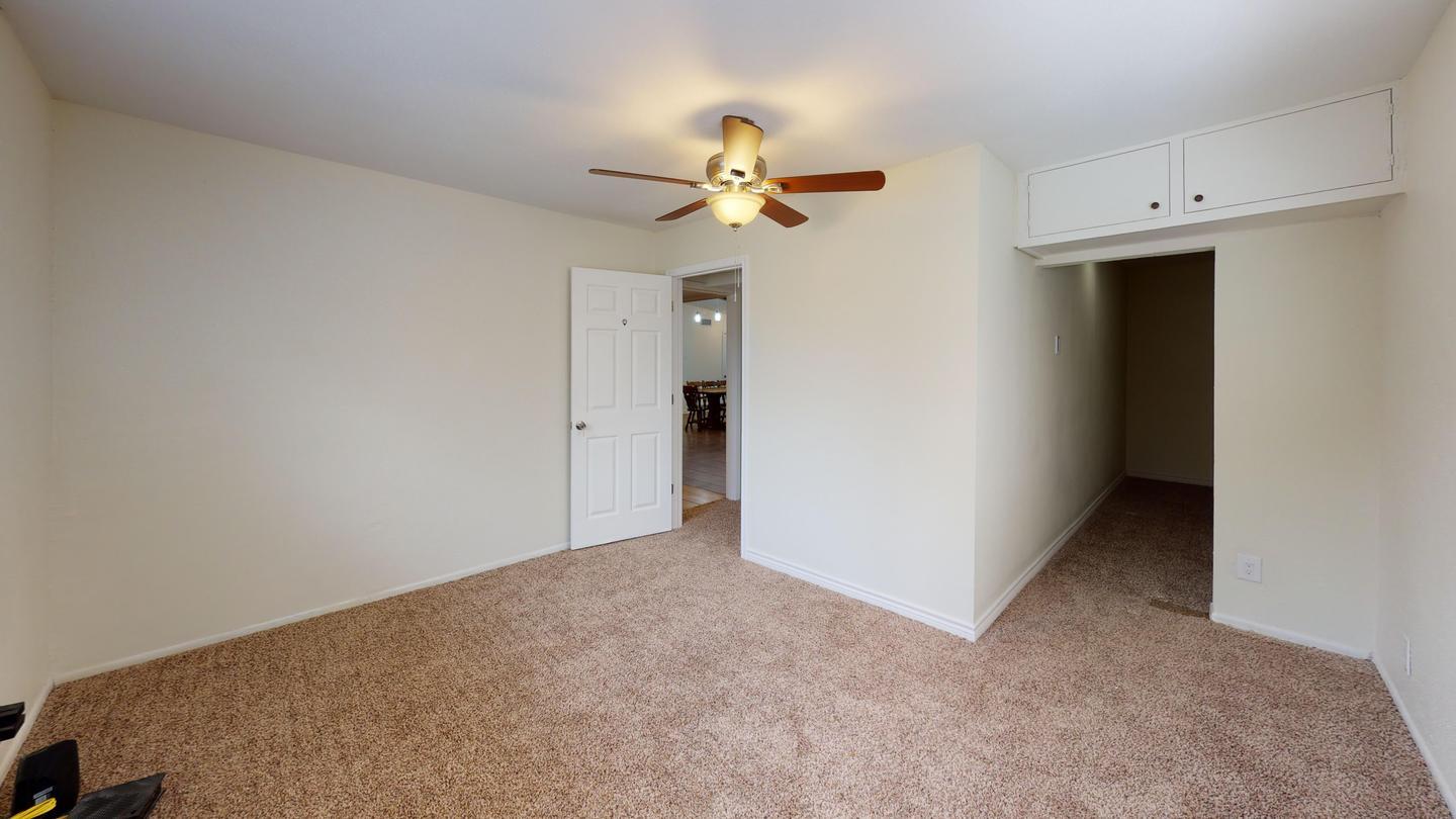 Building Photo - 8407 Deer Haven Dr