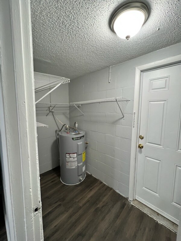 Building Photo - 1003 34th Ave W