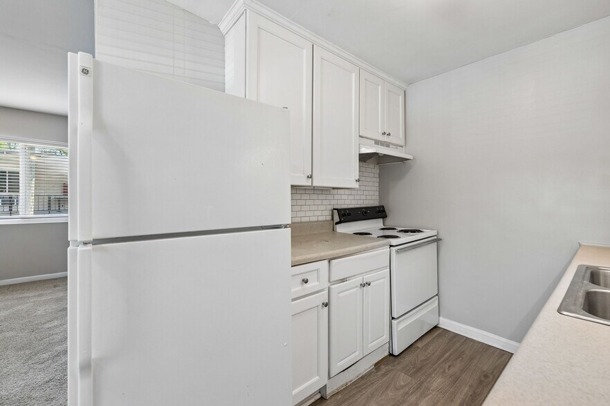 Building Photo - 550 Harding Plz