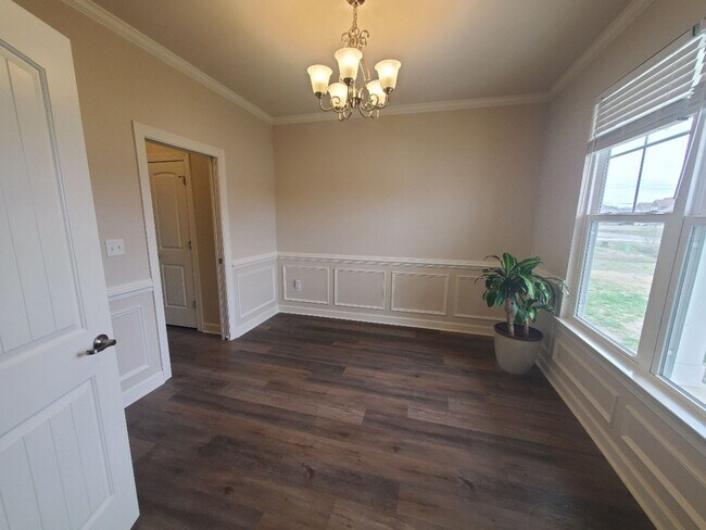 Building Photo - Luxurious 4BR/2.5BA Home with Spacious Living Spaces and Elegant Touches