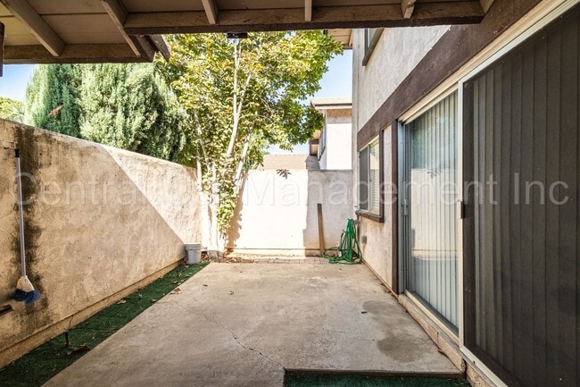 Building Photo - 3333 El Encanto Ct