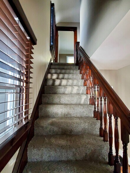 Stairs - 2529 Charlotte St