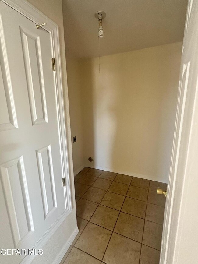 Building Photo - 5208 Blue Ridge Dr