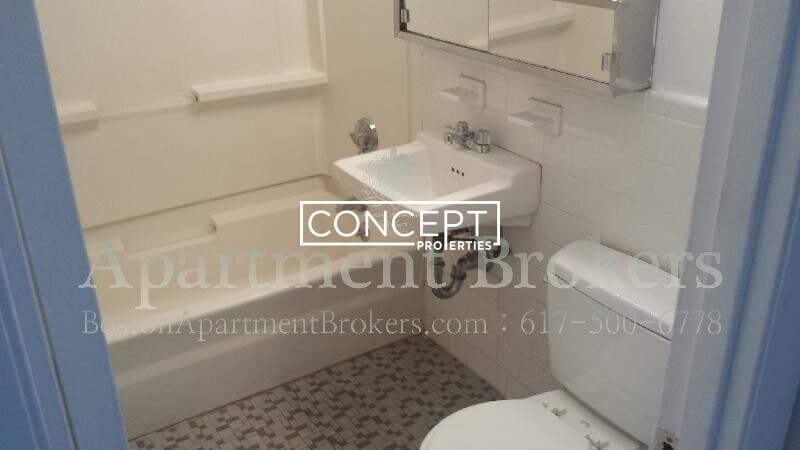 Building Photo - 50 Evergreen St