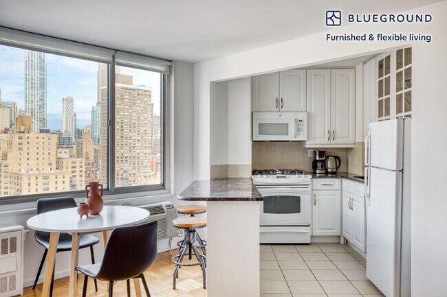 Building Photo - 484 2nd Ave