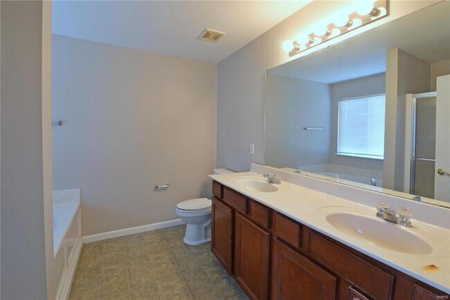 Building Photo - 4644 Richmond Forest Dr