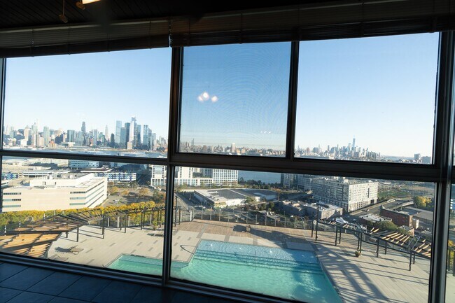 Building Photo - 380 Mountain Rd