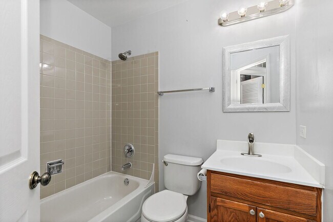 Building Photo - 1441 Orleans Dr