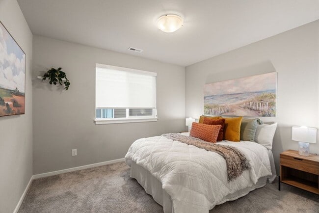 Building Photo - Listed For Rent