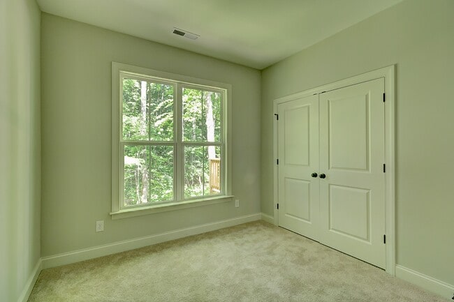 Building Photo - 248 Delview Dr