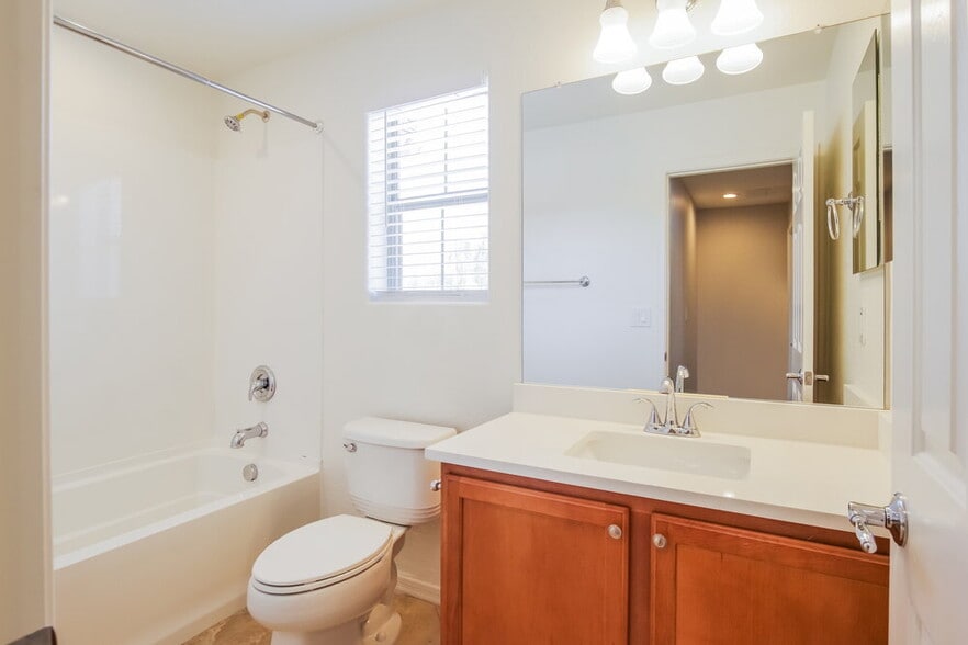 Building Photo - 2141 W Barwick Dr