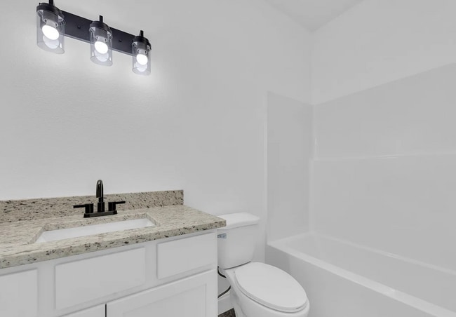 Building Photo - OPEN CONCEPT LIVING!!