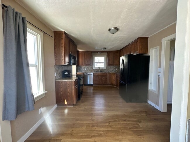 Building Photo - 2800 Watson St