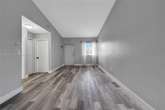 Building Photo - 1261 SE 27th St