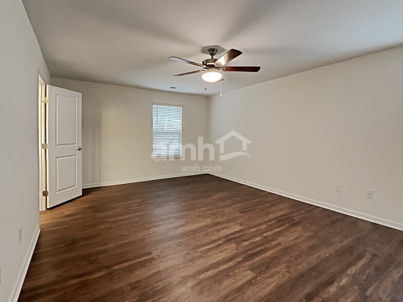 Building Photo - 5054 Twin River Dr