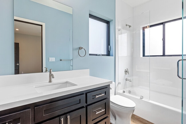 Building Photo - 15521 Patronella Ave