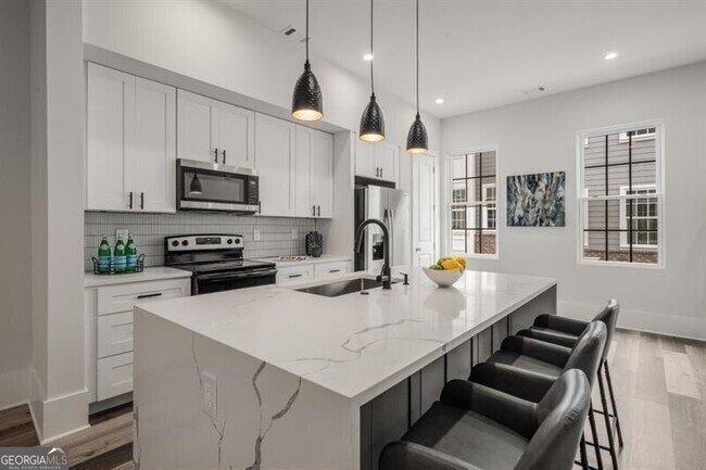 Building Photo - 3165 Dogwood Dr