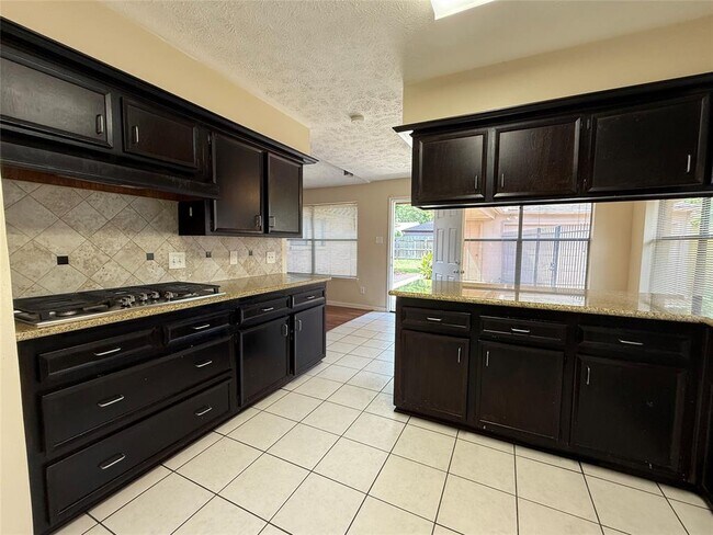 Building Photo - 3031 Green Fields Dr