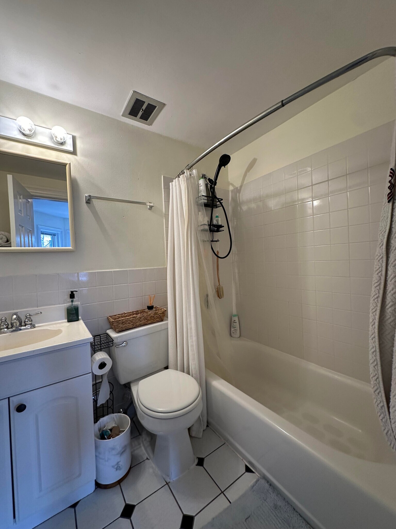 Building Photo - 300 Marlborough St