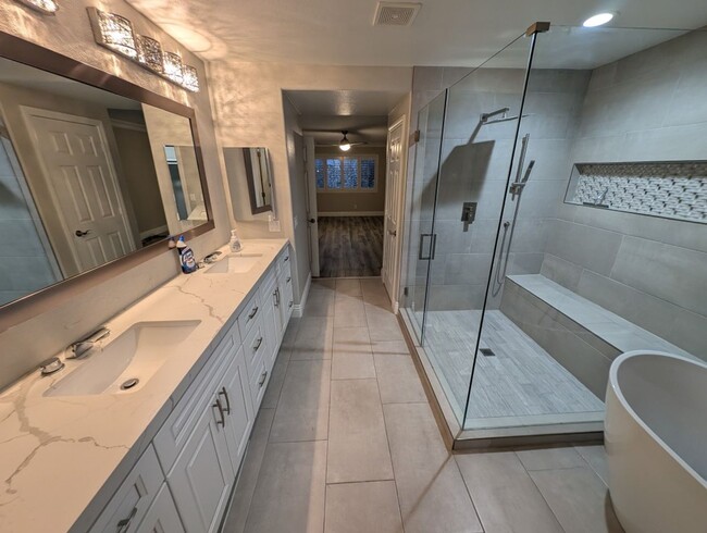 Building Photo - 11005 Salford Dr