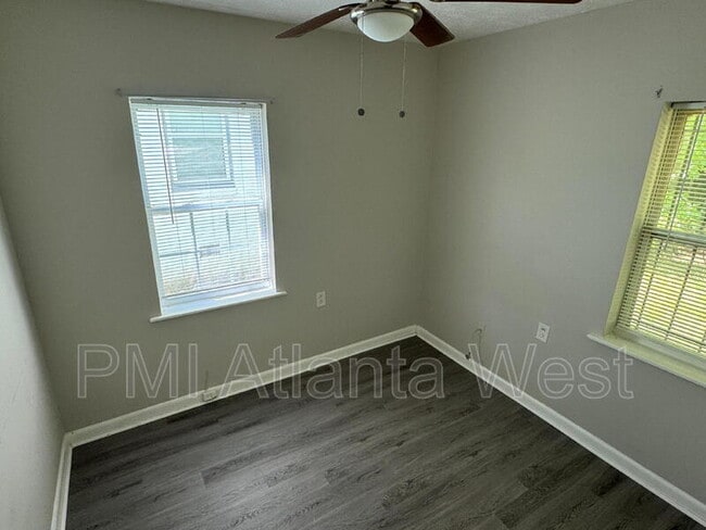 Building Photo - 147 Lawton St SW