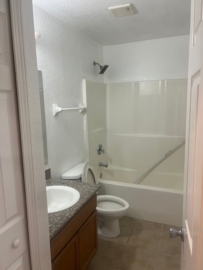 Building Photo - Beautiful 3/2 Duplex in Bay St. Louis MS