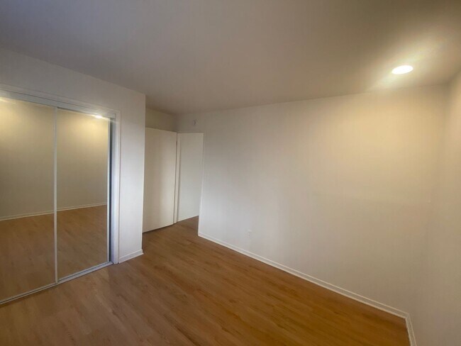 Building Photo - Randall Apartments