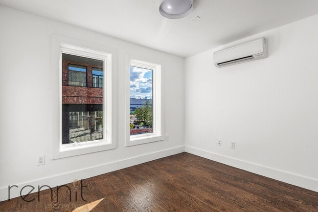 Building Photo - Kent Avenue, New York, NY 11249 - 4 BR 3 BA house