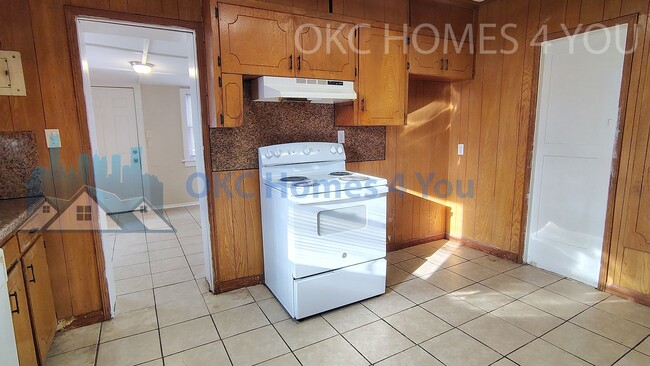 Building Photo - NW OKC 4 Bed Near I-44 & NW 23rd St.