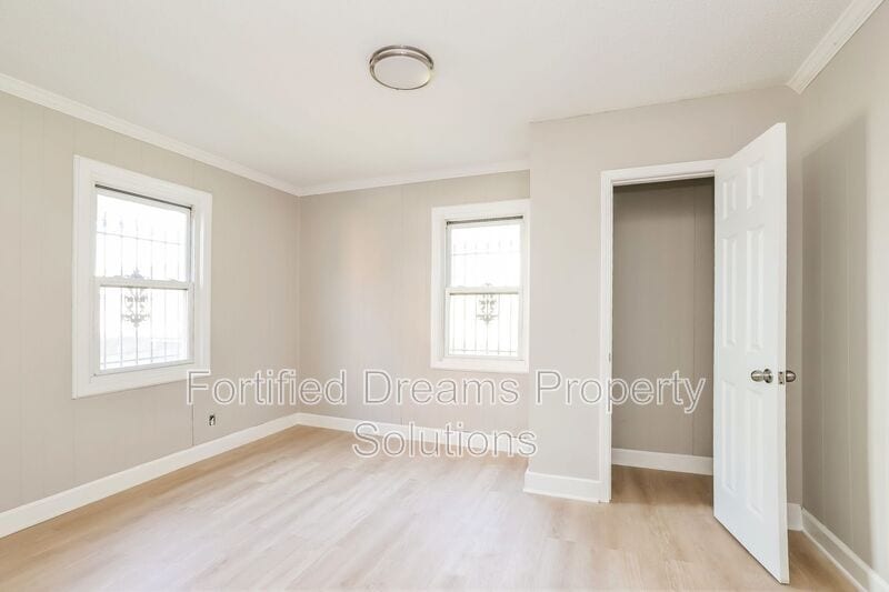 Building Photo - 815 Camel Ave