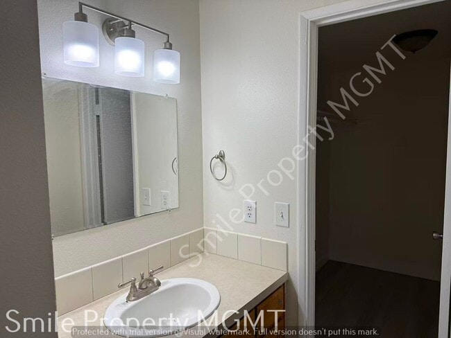 Building Photo - single house