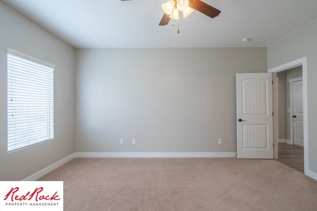 Building Photo - 4 Bedroom Spacious St. George Home with Large Backyard