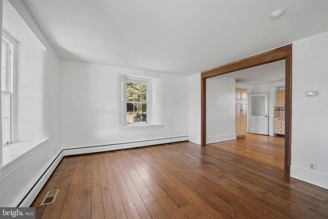 Building Photo - 1025 N Chatham Rd