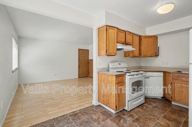 Building Photo - 5262 Springcrest Dr S