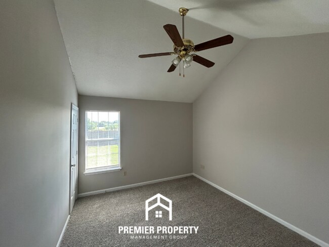 Building Photo - 7845 Shadowland Dr