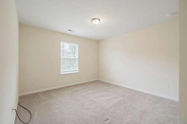 Building Photo - Beautiful spacious Home in Berewick community in Steel Creek Fence in Yard