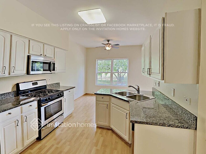 Building Photo - 2411 Oak Tree Ln