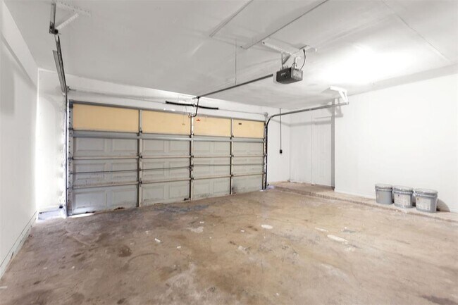 Building Photo - 930 Mesa Terrace Dr