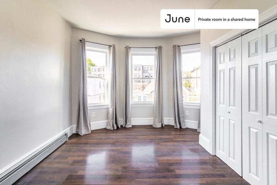 Building Photo - Room in Shared 4 bed/1.5 bath home