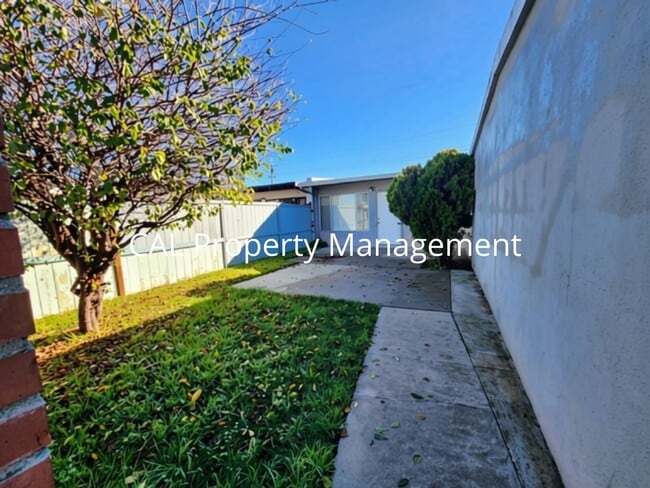 Building Photo - 1426 Amador Cir