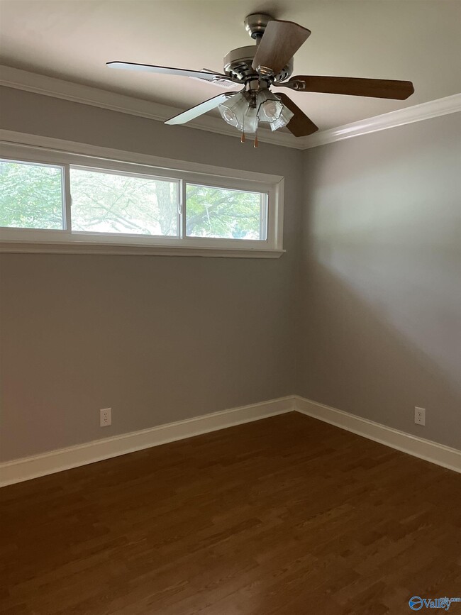 Building Photo - 505 Greenacres Dr NW