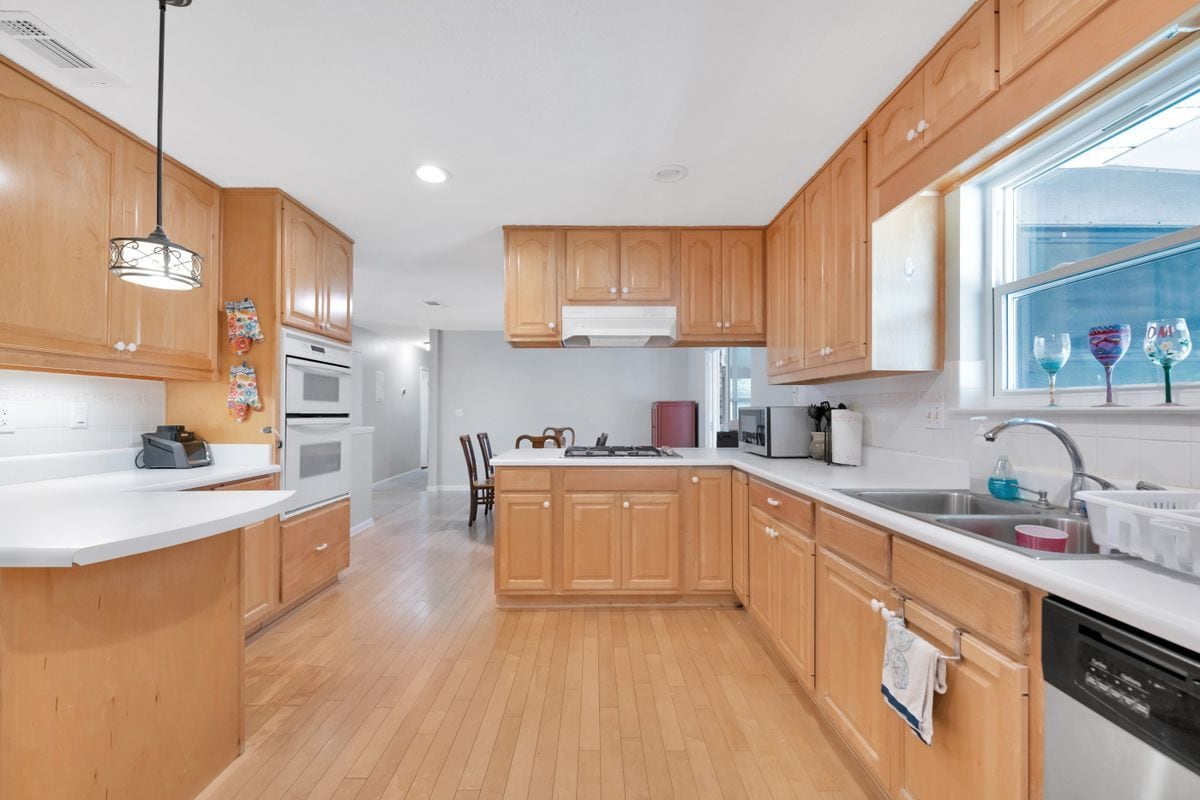 Building Photo - 1126 Coral Dr