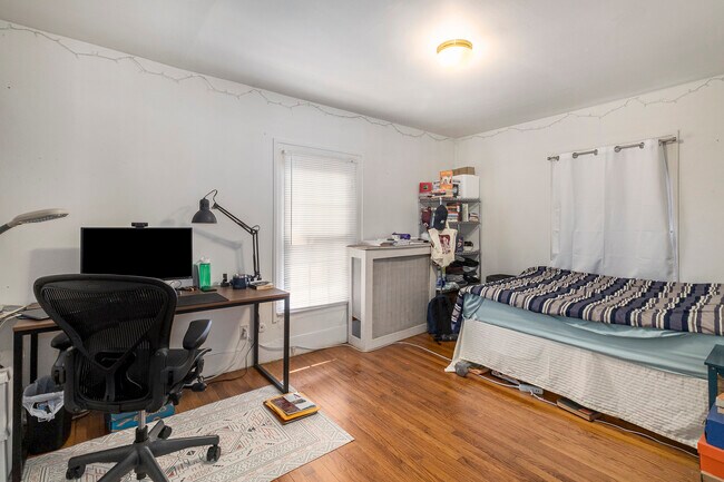 Building Photo - 415 N Thayer St