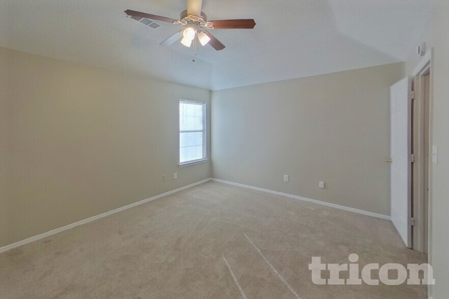 Building Photo - 2805 Trotters Pointe Dr