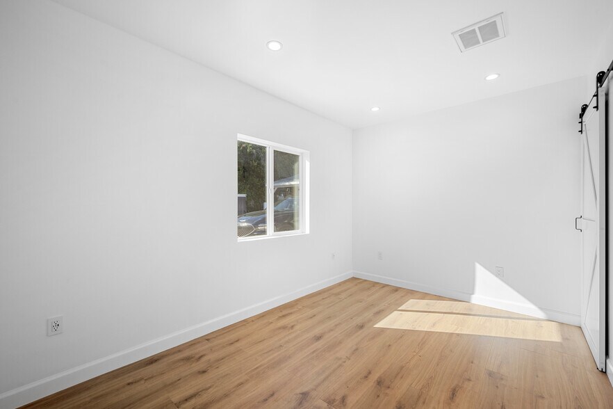 Building Photo - 14302 Van Nuys Blvd