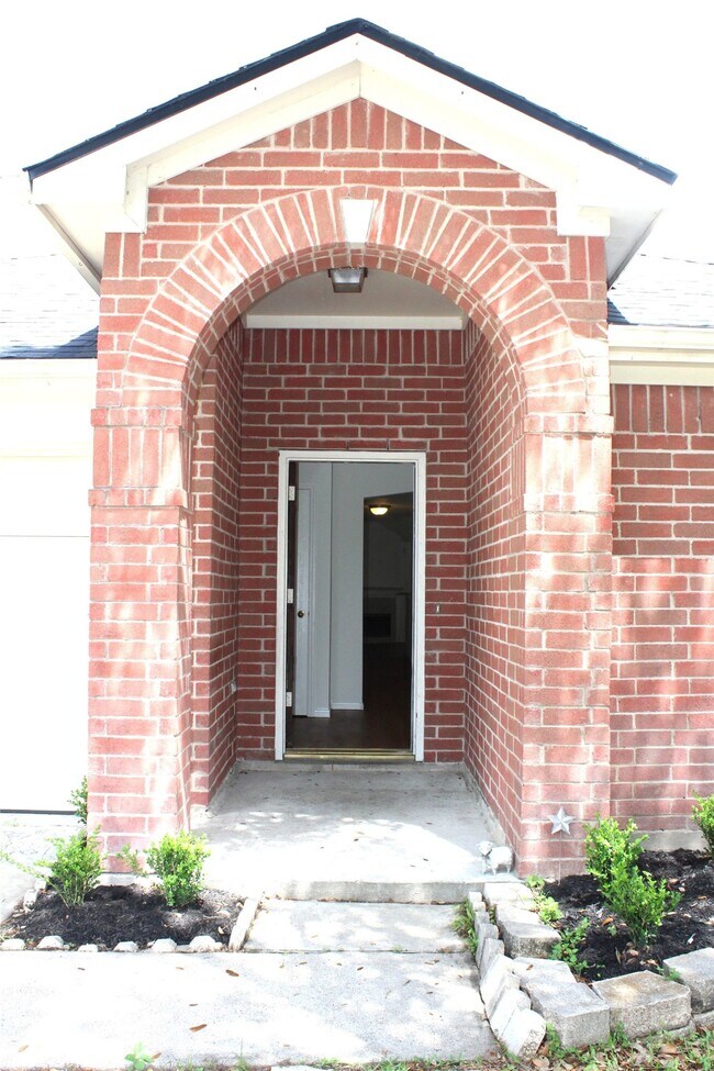 Building Photo - 16014 Clayton Green Dr