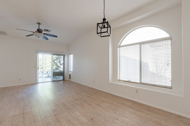 Building Photo - Beautiful 2 bedroom & 2 bath home in Desert Foothills Villas