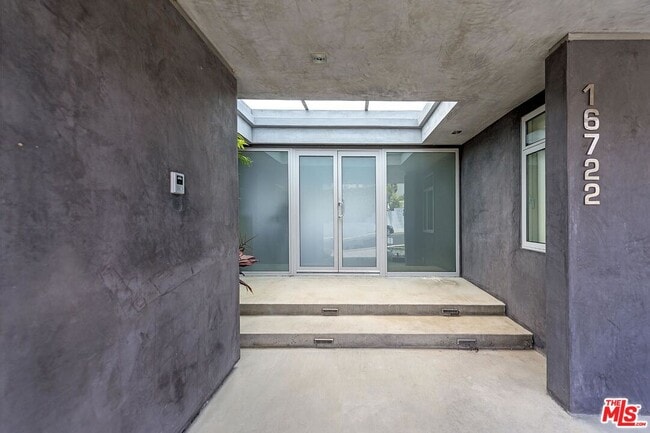 Building Photo - 16722 Charmel Ln